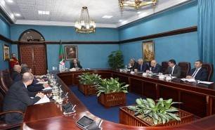 Le Président de la République, M. Abdelmadjid Tebboune préside une réunion consacrée au suivi de l'état d'avancement des préparatifs en prévision de la révision de l'Accord d'association avec l'Union Européenne. (APS, 15/01/2025)