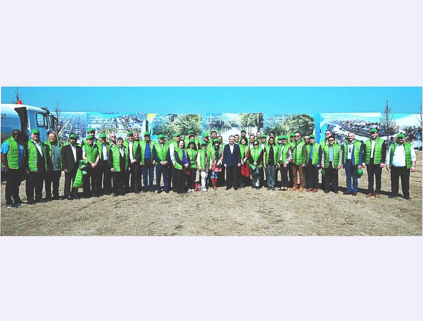 L’Ambassadeur S.E.M. Boumédiène GUENNAD, participe à l’opération de plantation d’arbres dans le cadre du projet "Nouveau Tachkent".